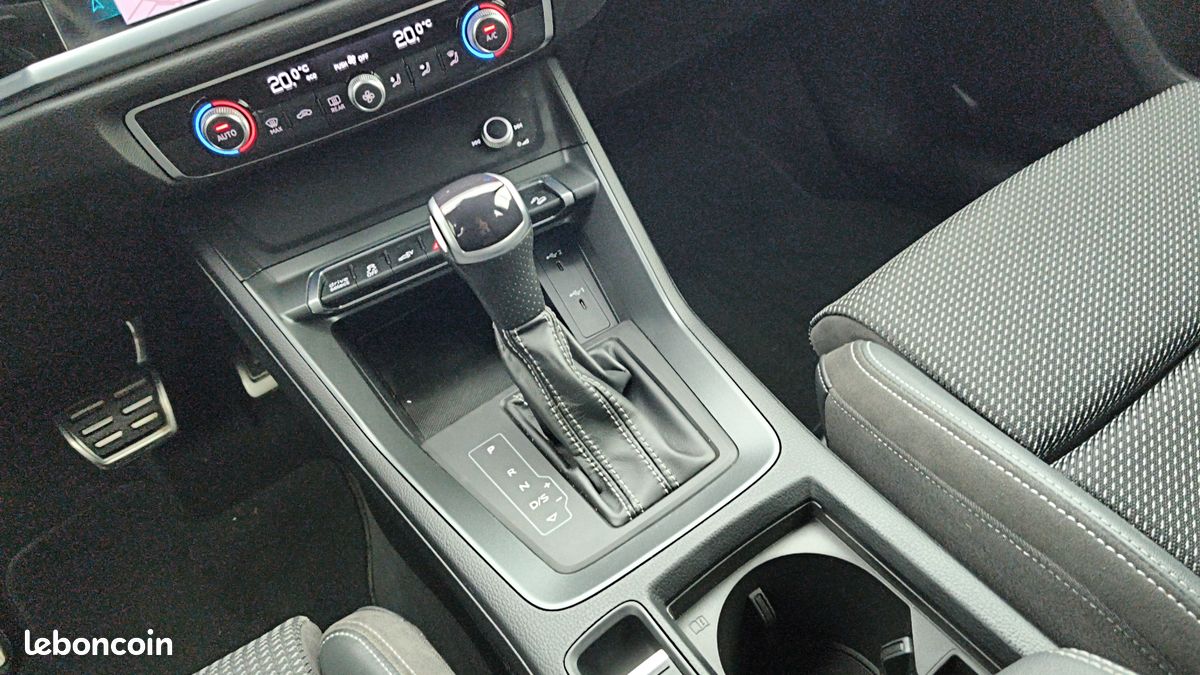 AUDI Q3 45 TFSIe 245 ch S tronic 6 S line + Hayon Elec + camera 360° + smartphone interface (image 20)