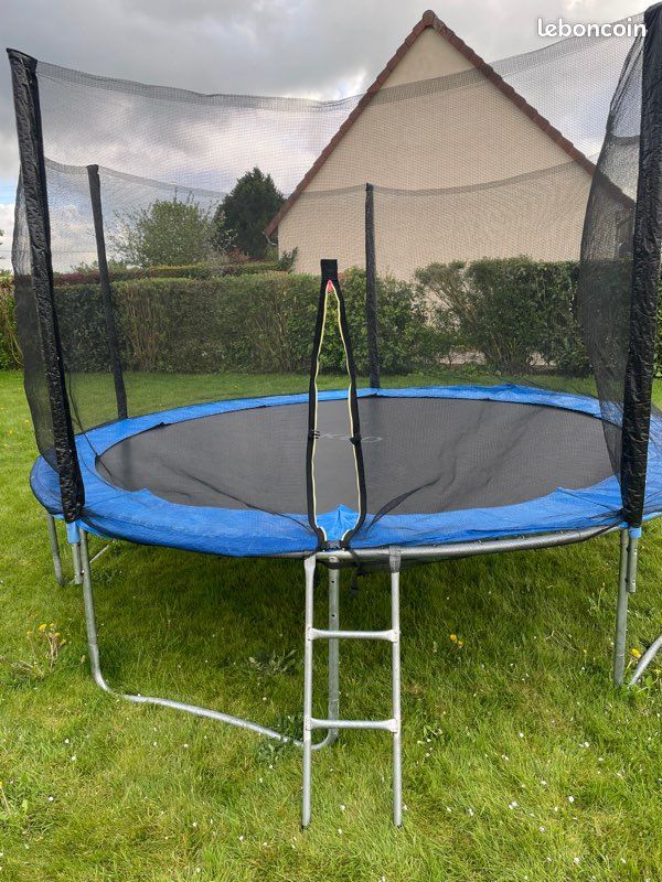 Trampoline (image 2)