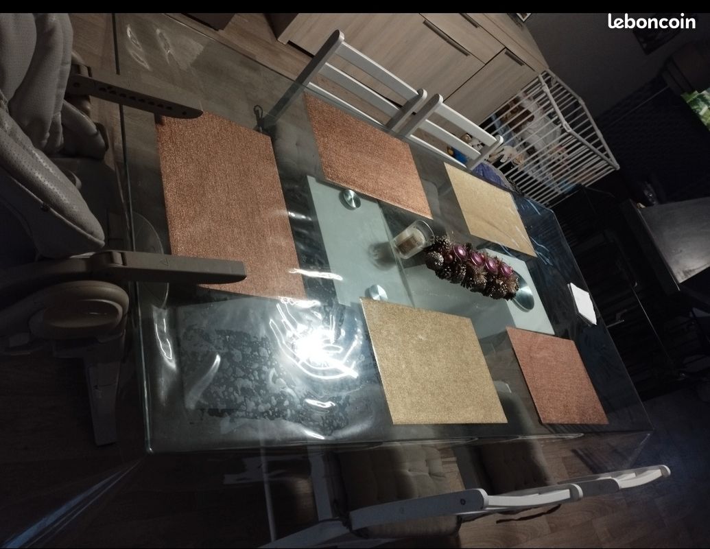 Table en verre (image 1)