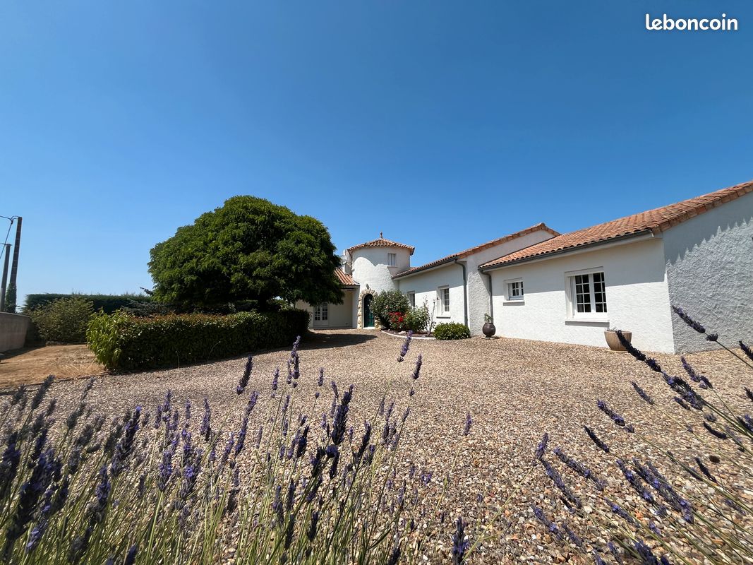 Maison 5 pièces 187 m² · à Sèvres-Anxaumont · 187 m² · 400 000 €