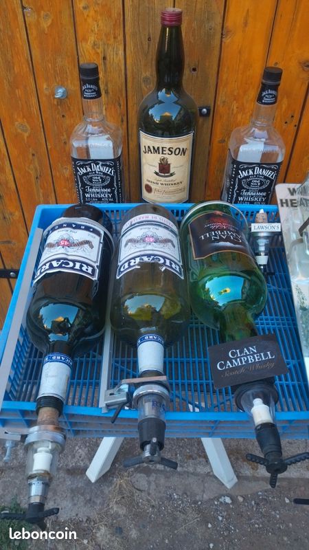 Bouteilles vides de bar (image 2)
