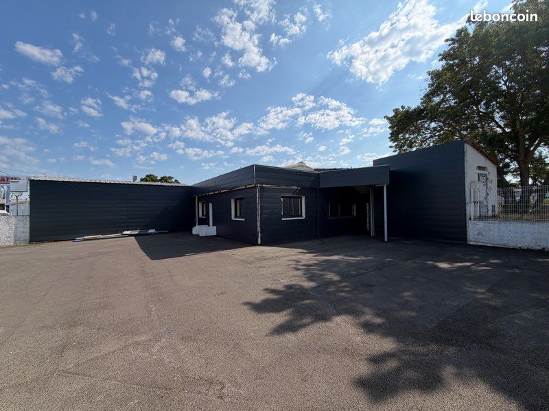 Parking 200 m² · à Carcassonne · 200 m² · 3 500 €/mois