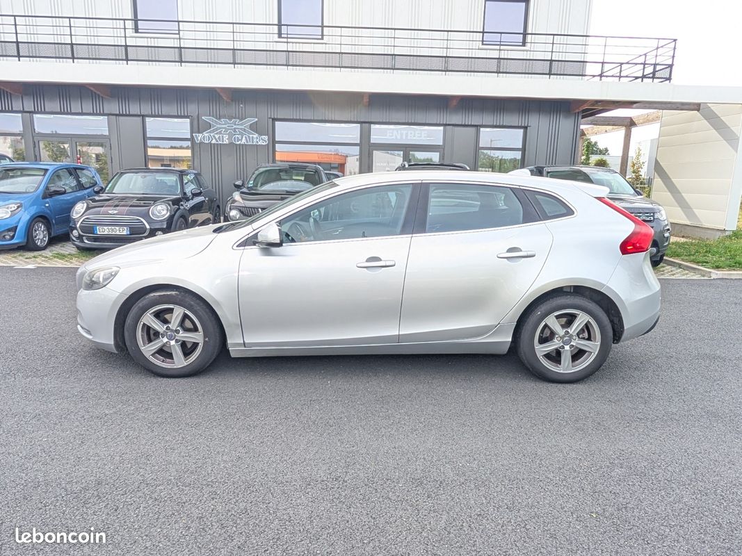 VOLVO V40 D2 115 Momentum (image 3)