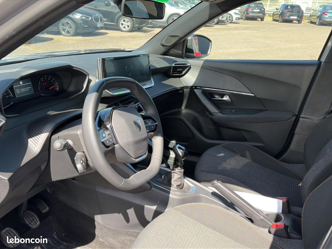 PEUGEOT 2008 1.2 100 style (image 22)