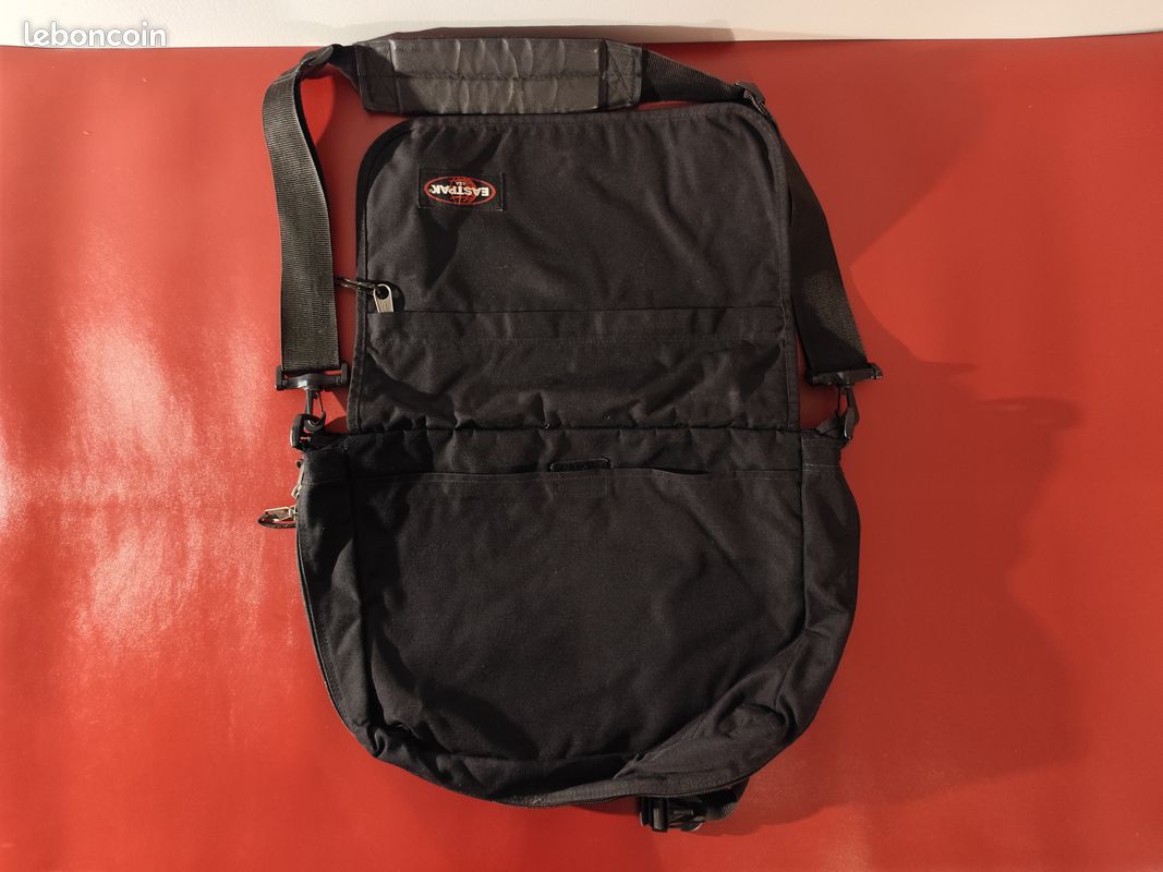 Sac en Bandoulière, Eastpak Delegate 39 cm, 20 L, Noir (image 3)