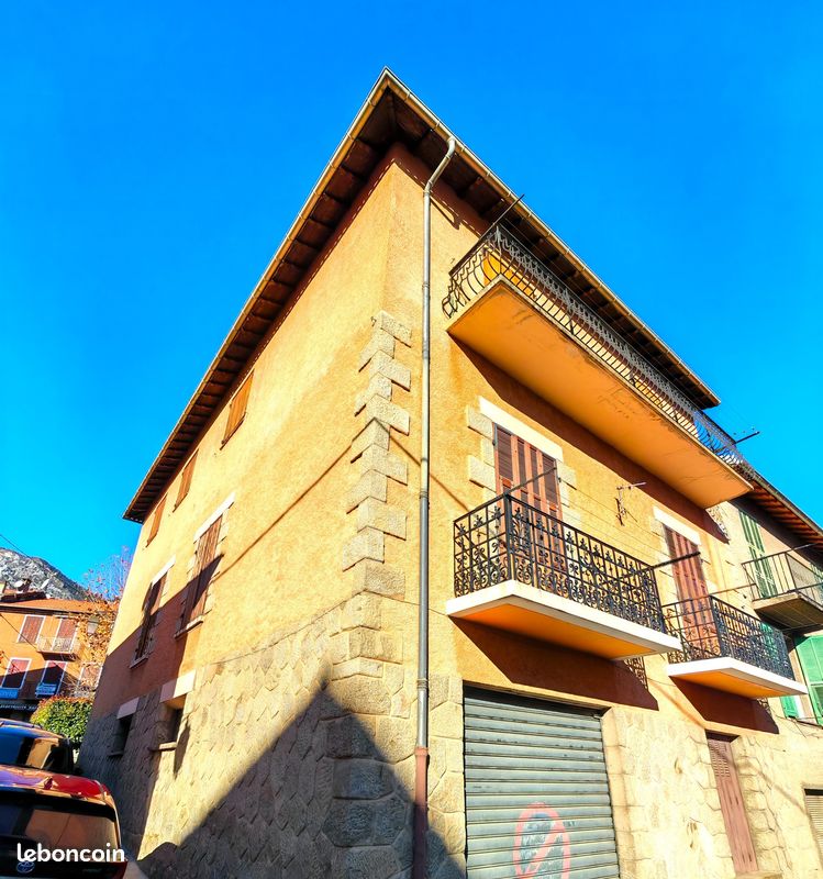 Appartement 4 pièces 105 m² · à Roquebillière · 105 m² · 219 000 €