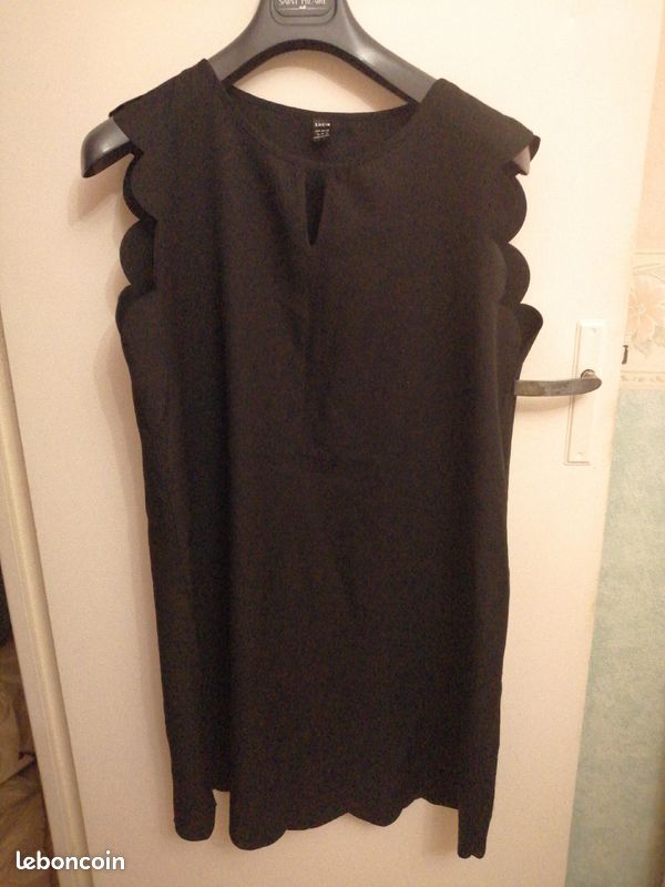 Robe (image 1)