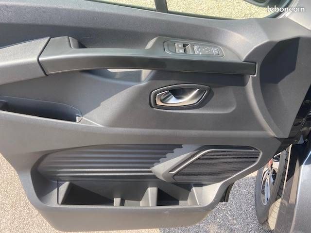 Renault traffic 2.0 170 cv bva 9 places rallonge red 2026 (image 42)