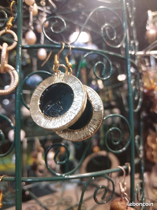 Boucles d'oreilles doré et blanc (image 2)