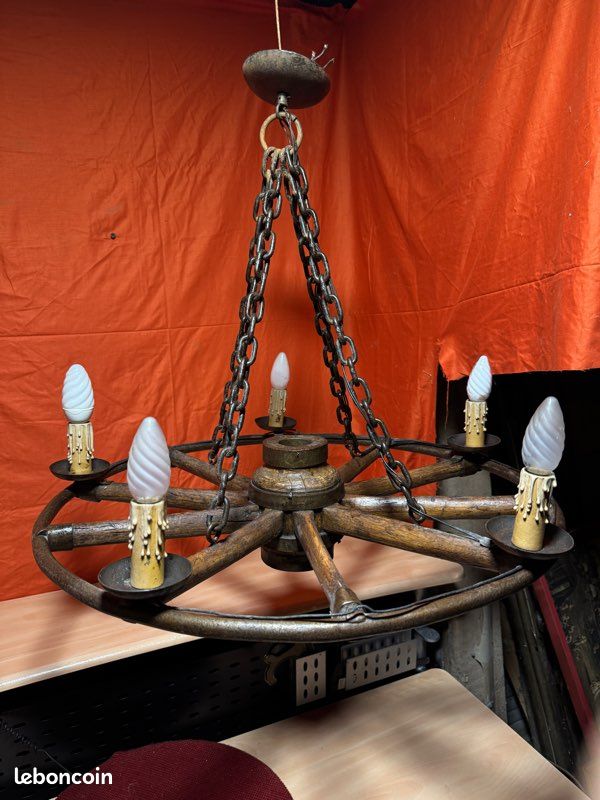 Lustre rustique en bois et fer forgé – esprit roue de chariot XIXᵉ (image 3)