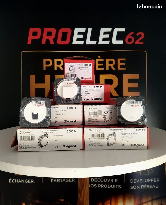 Appareillage Legrand Dooxie — RJ45, poussoir, sortie câble — NEUF (image 1)