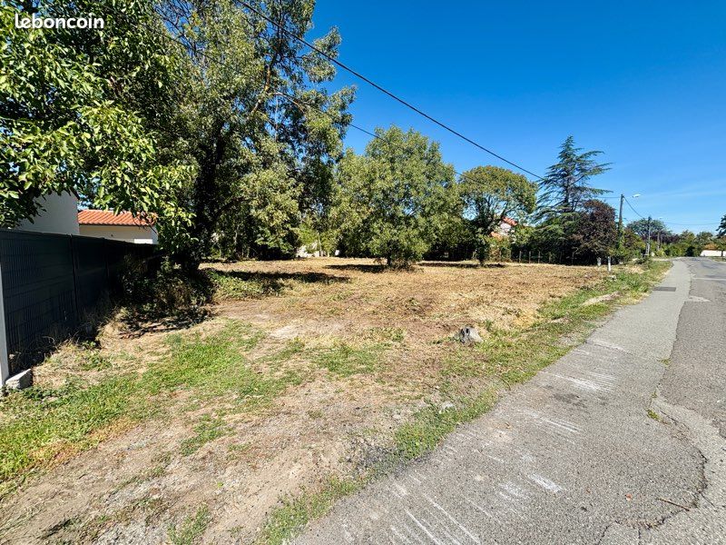 Terrain 611m2 à MARSAT · 115 000 €