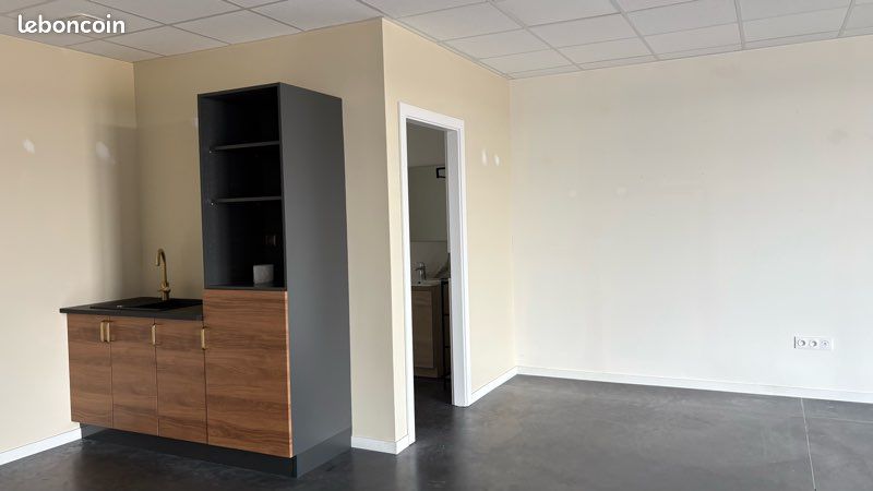 Local commercial 2 pièces 110 m² · à Ogy-Montoy-Flanville · 110 m² · 1 000 €/mois