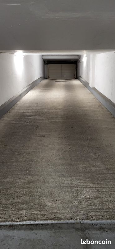Parking a louer Mairie de Saint ouen (image 2)