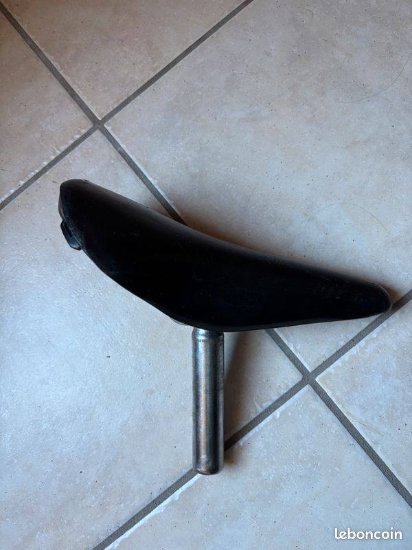 Selle PERACHE en simili cuir 1970s France vélo vintage saddle