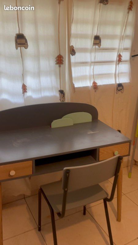 Bureau (image 2)
