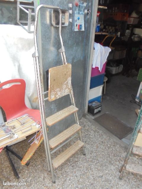 Escabeau en métal hauteur 87cm (image 2)