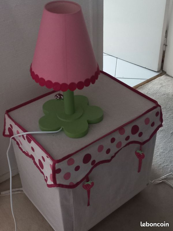2 tables de chevet et 1 lampe de chevet enfant, thème Charlotte aux Fraises (image 7)