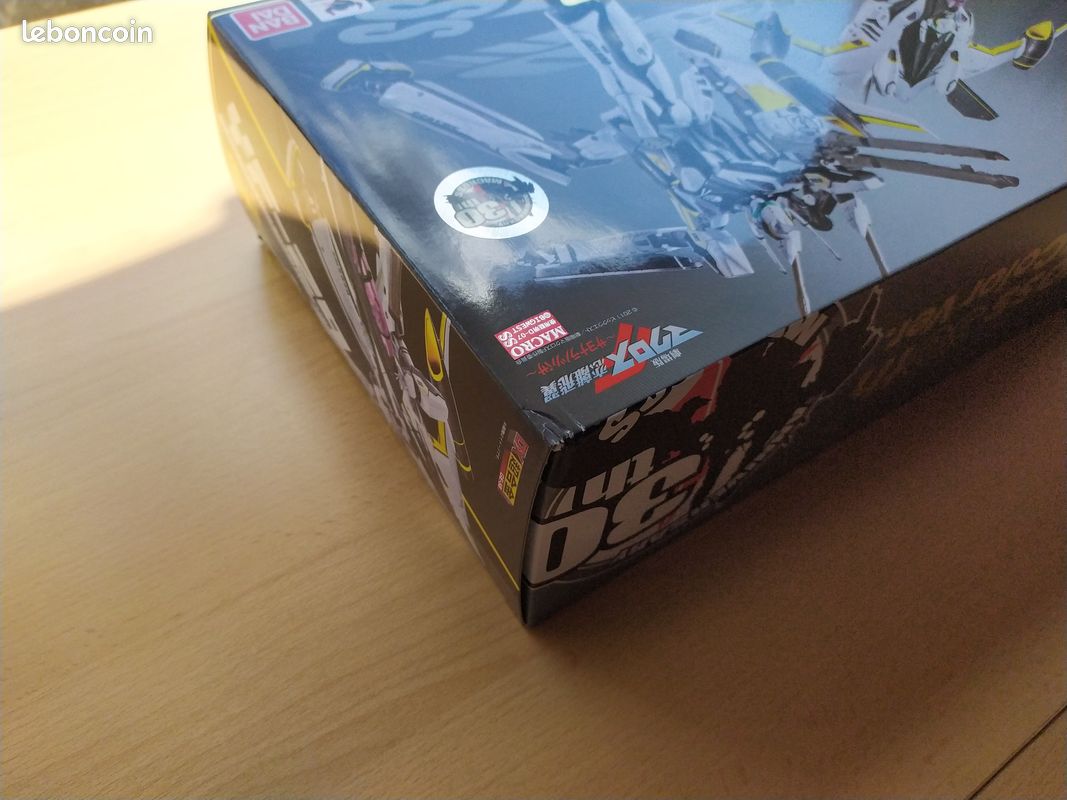 Figurine neuve : DX Chogokin Macross Frontier YF-29 Durandal Valkyrie (30th Anniversary Color) (image 5)