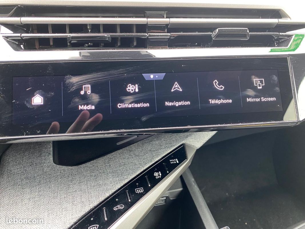 PEUGEOT 3008 1.2 hybrid 145 allure e-dcs6 (image 27)