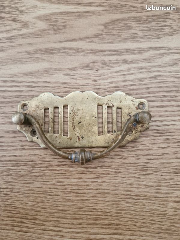 Poignée tombante ancienne en laiton sur plaque – Quincaillerie de meuble (image 2)
