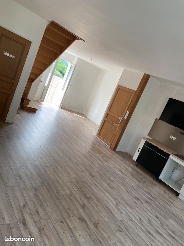 Appartement 5 pièces 120 m² · à Pont-Salomon · 120 m² · 750 €