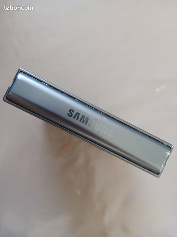 Samsung Galaxy Z Flip6 512Go - État impeccable + facture (image 4)
