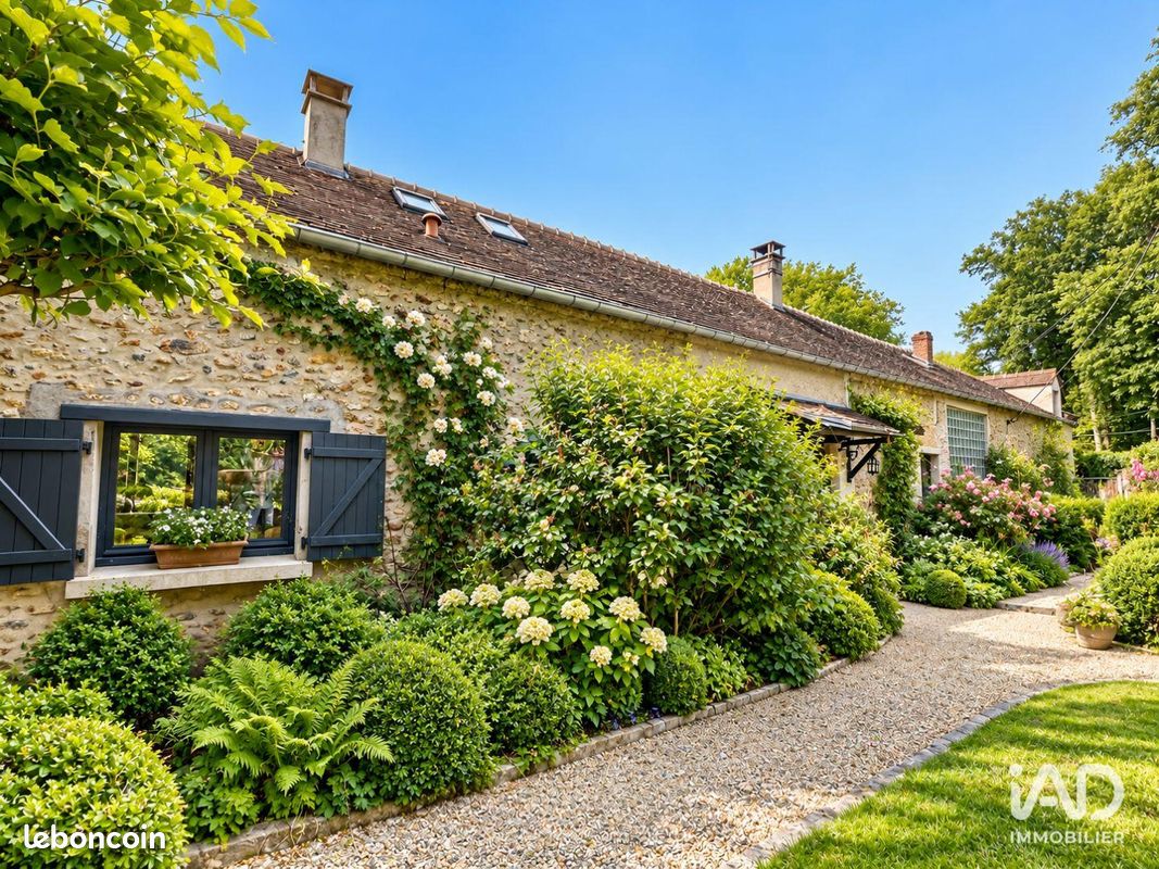Maison 10 pièces 300 m² · à Montfort-l'Amaury · 300 m² · 1 200 000 €