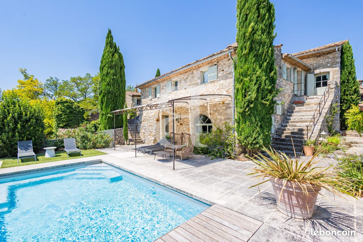 Maison 12 pièces 362 m² · à Grignan · 362 m² · 1 170 000 €