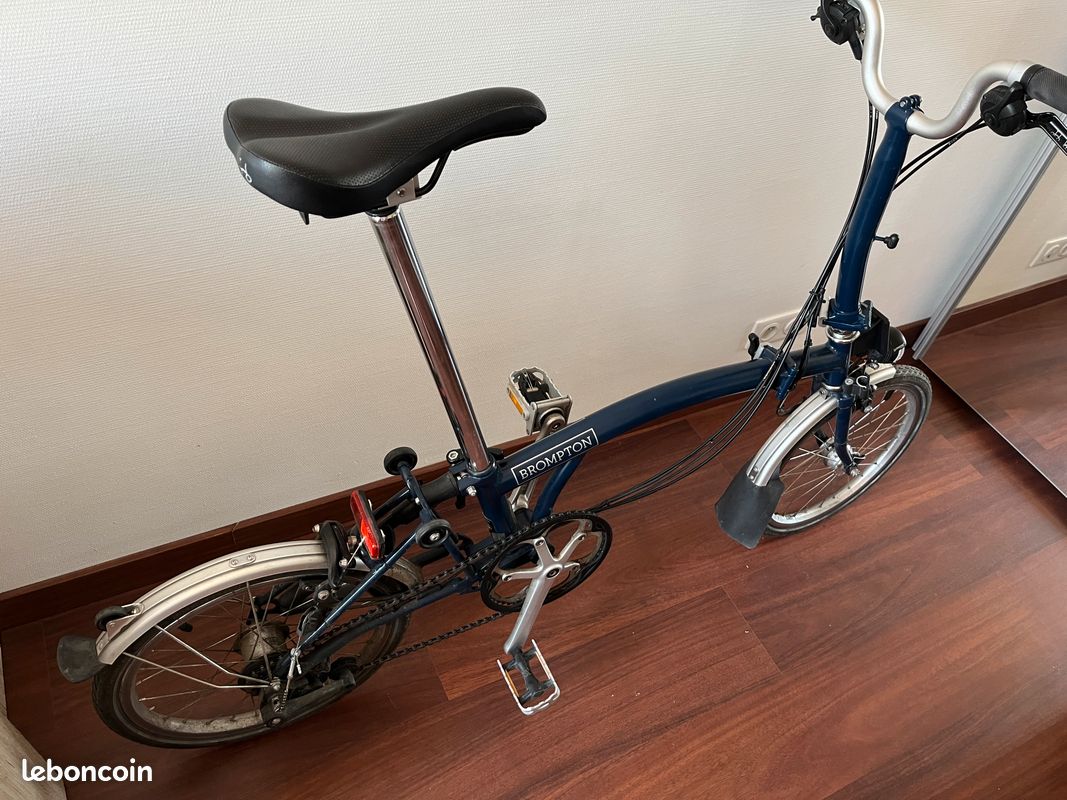 Vélo pliant Brompton bleu foncé – guidon M/H – vitesses – très