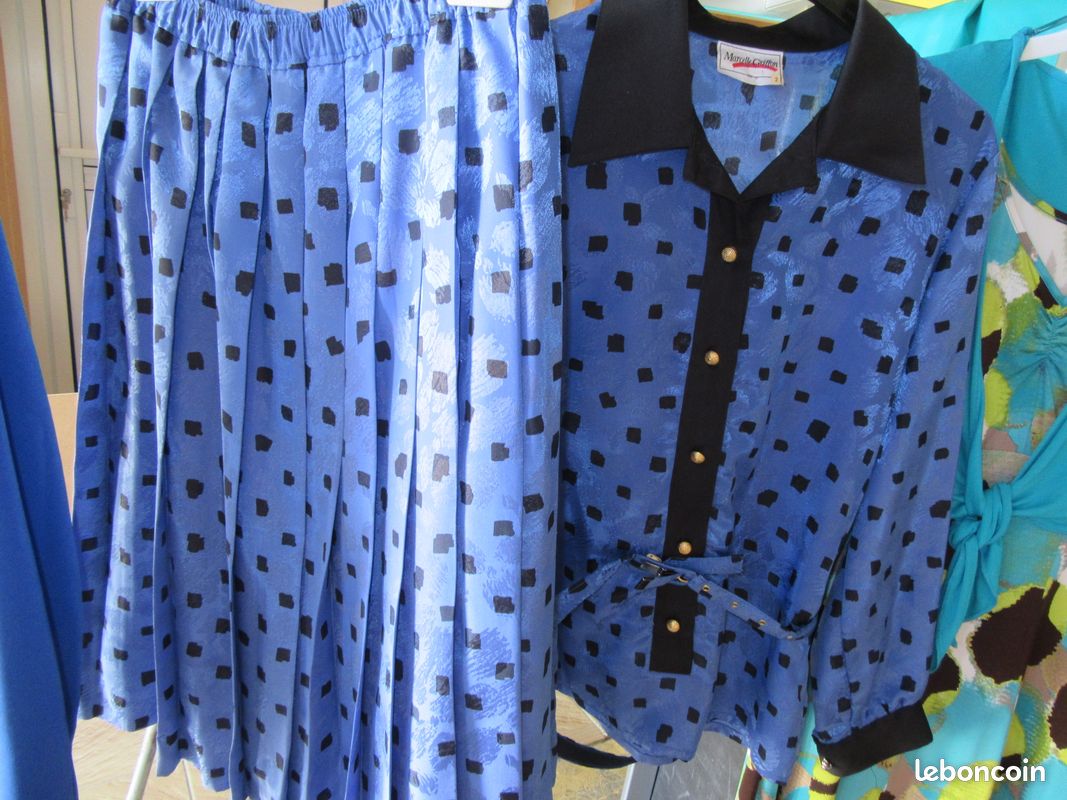 2 Ensembles ( jupes et hauts)en polyester bleus (image 3)