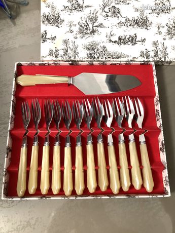 12 Fourchettes à Gâteau JCF NOGENT - Manche Corne Blonde - Inox - Fabrication Française