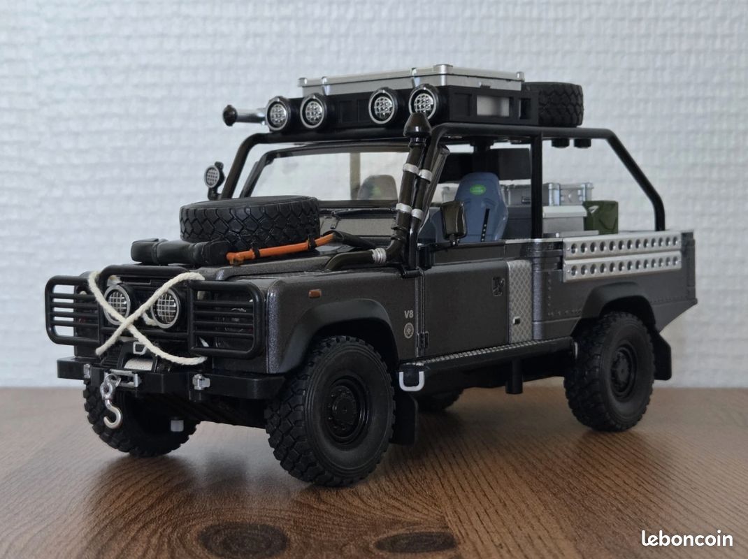 LAND ROVER 110 V8