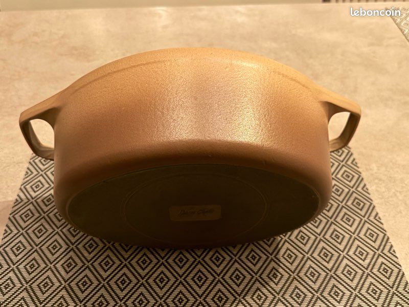 Ancienne cocotte en fonte Vintage de Dom Cheri
