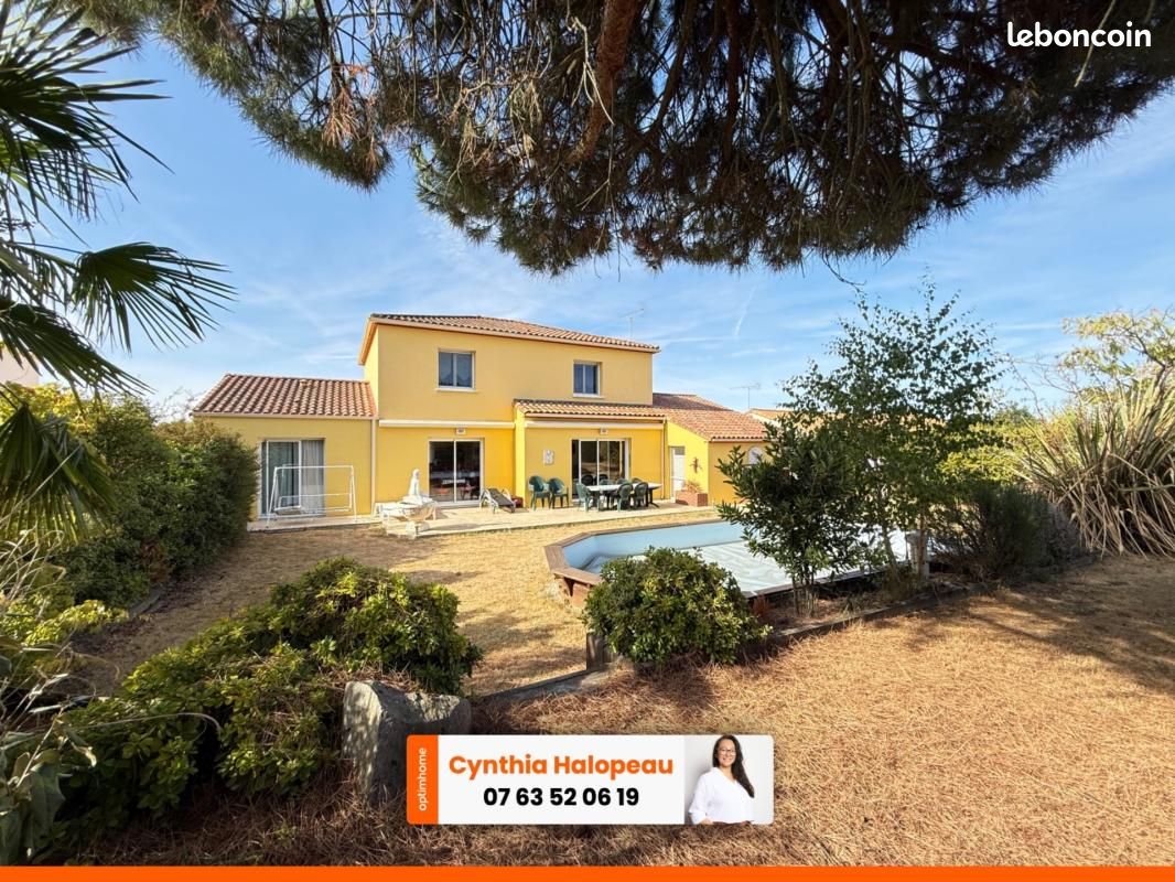 Maison 8 pièces 161 m² · à Chauché · 161 m² · 324 825 €