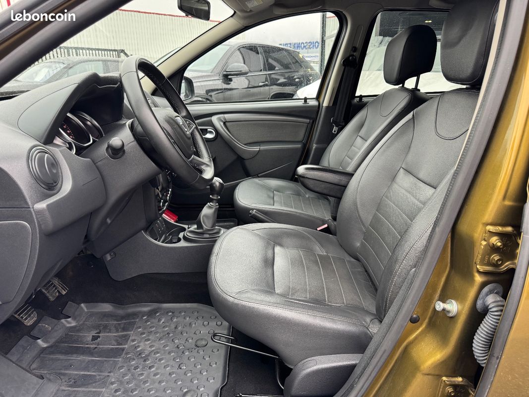 DACIA DUSTER Black Touch TCE 125Ch 4x2 (image 8)