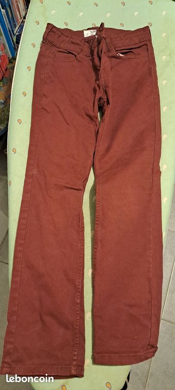 Pantalon bordeaux 9 ans (image 1)