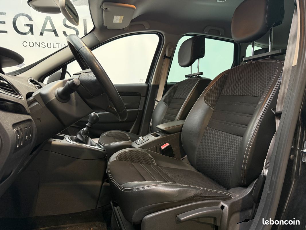 RENAULT Scénic III Phase 2 EDITION BOSE 1.2 TCe 132 Cv (image 8)