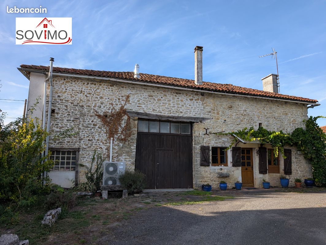 Maison 9 pièces 301 m² · à Saint-Laurent-de-Céris · 301 m² · 199 800 €