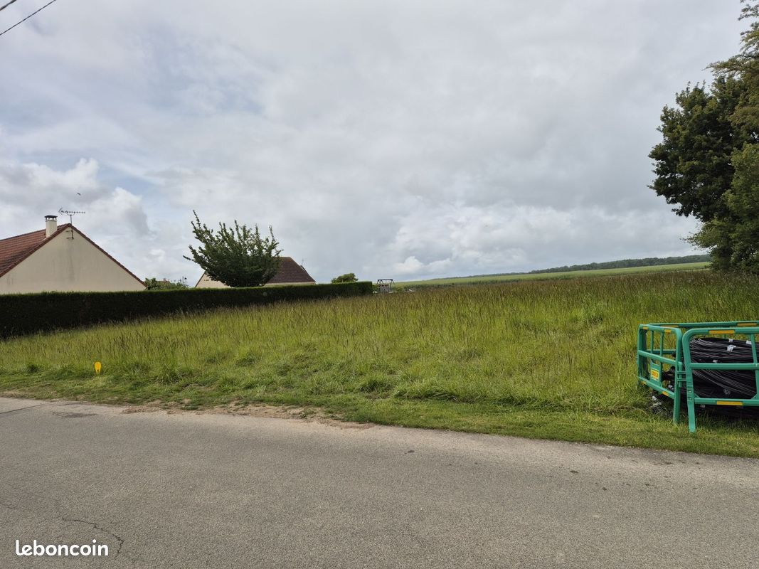 Terrain à bâtir de 1224 m² à BONNEVAL (28) · 40 000 €
