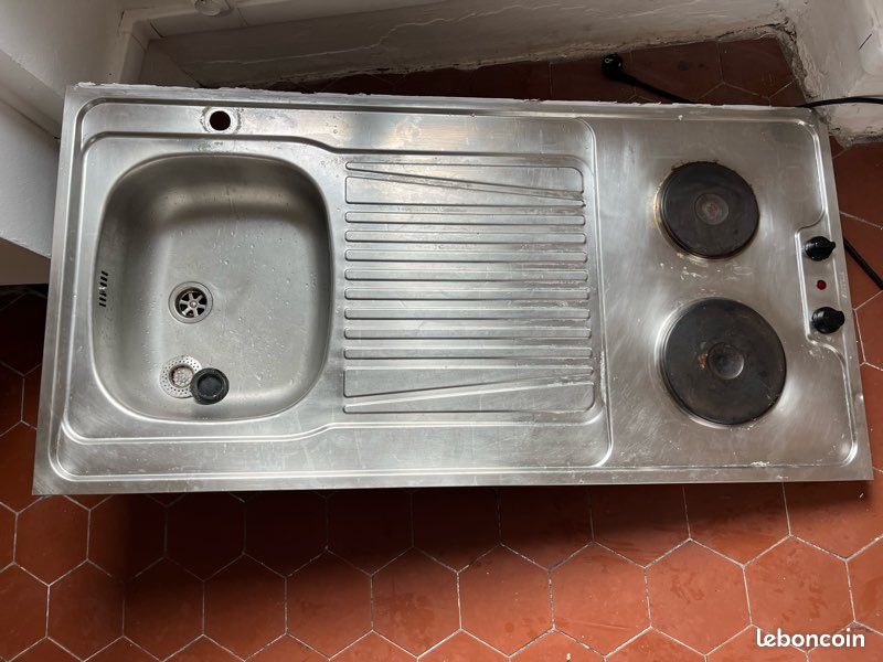 Kitchenette (image 1)