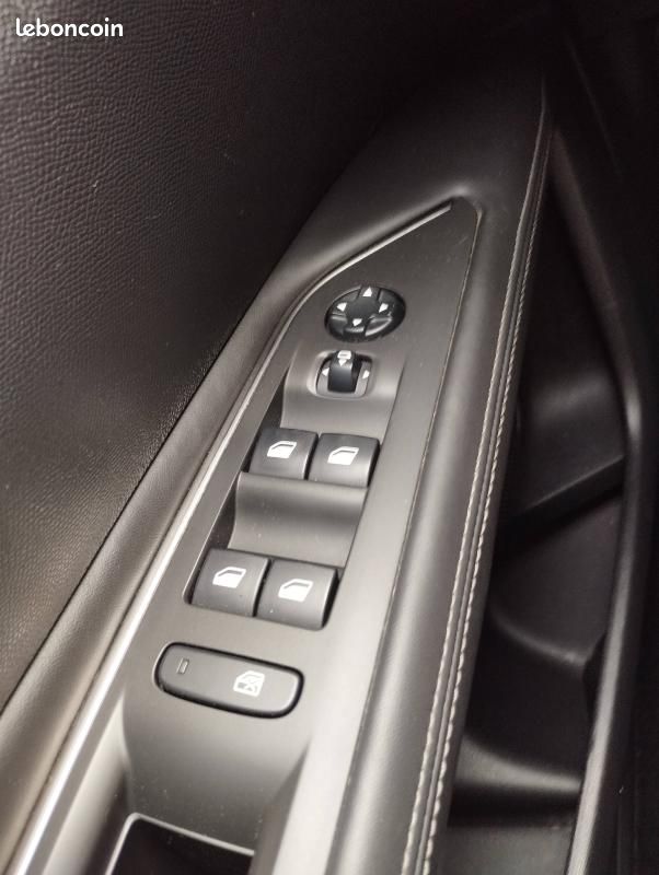 Peugeot 3008 II 1.5 BlueHDi 130ch Allure S&S EAT8 (image 11)