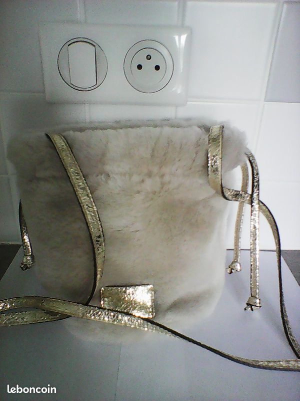 Sac bourse neuf MAINFIELD cuir et fourrure en laine sable et doré 20 x 20 cm (image 2)