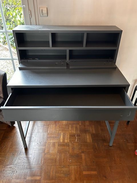 Vend bureau style industriel metal gris et son fauteuil en tres bon etat (image 2)