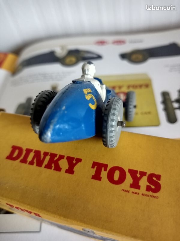 Dinky Toys - Fiat 850 - Miniature ancienne ( a restaurer