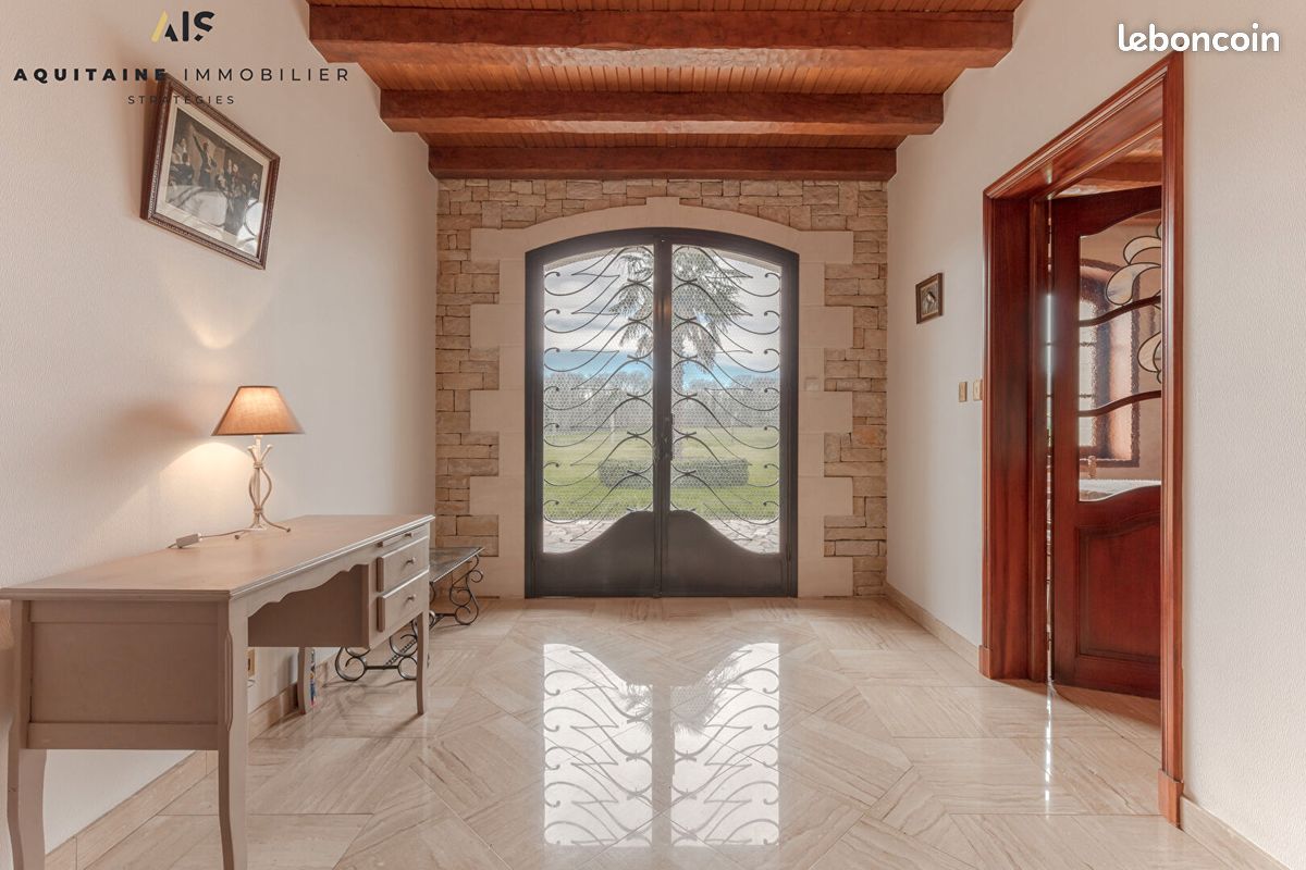Maison 6 pièces 385 m² - Confolens 16500 (image 2)