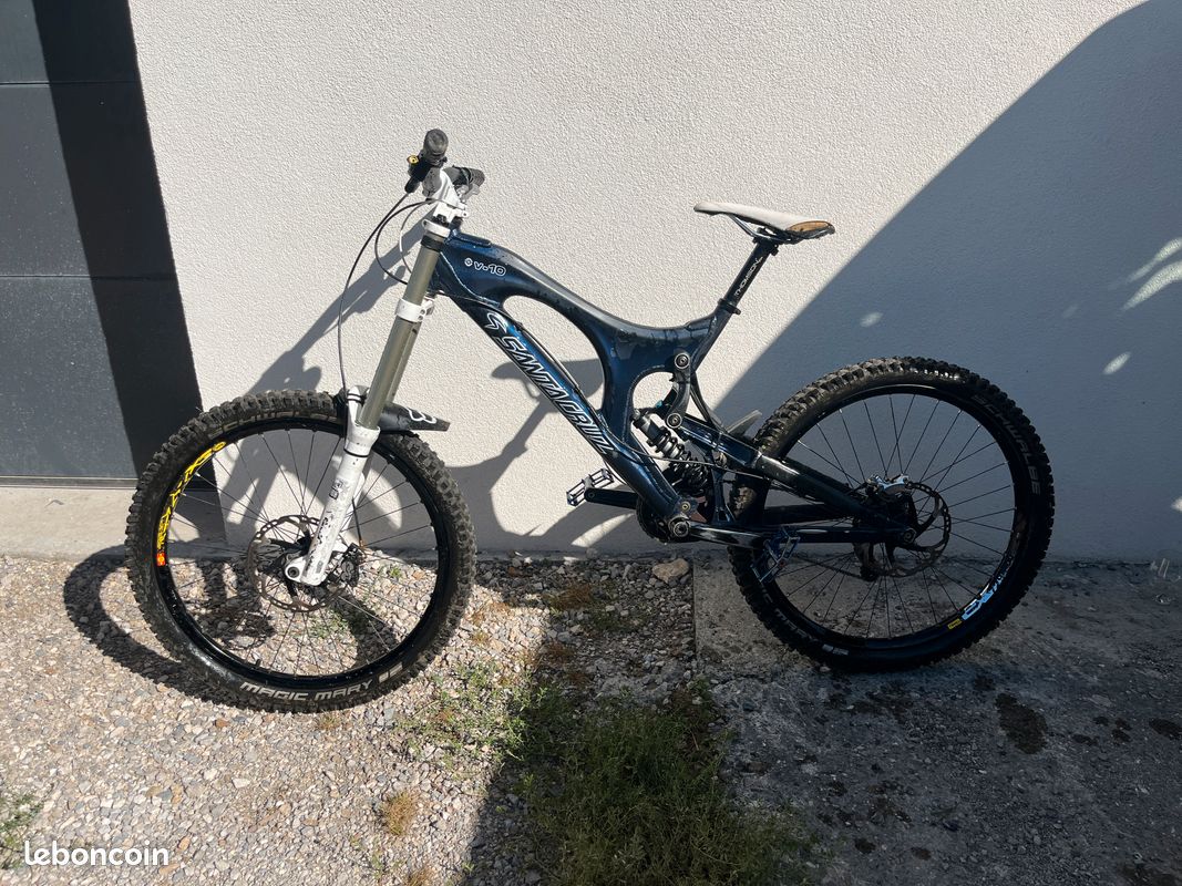 Vtt descente DH Santa Cruz V10 (image 1)
