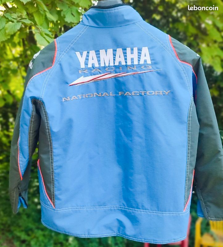 🌓 blouson moto Yamaha taille 10 ans tissu renforcé imperméable doublure matelassé à récupérer en espèces à côté de IKEA Thiais village pour le tout petit prix de 10 euros en espèces uniquement (image 2)