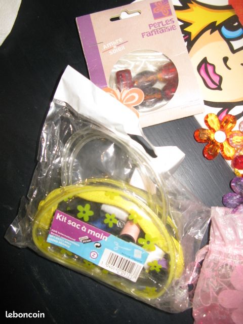 GUIDE LOISIRS CREATIFS : lot de 2 livres mode couture customisation funky + accessoires ) (image 4)