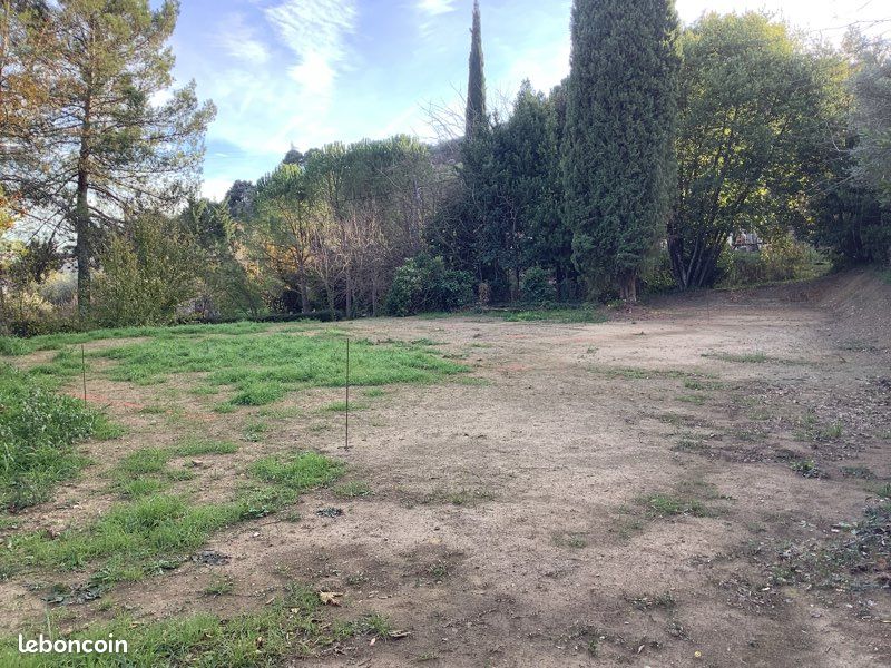 Vente terrain constructible dans un cadre de verdure près de la ville prix en baisse 80 le m · à Alès · 104 000 €
